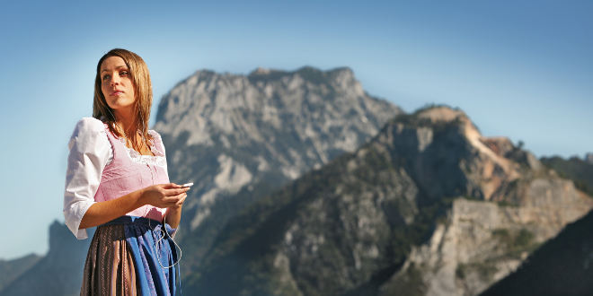 includes/images/header/zellamsee/4-Traunstein-Dirndl-OOE-Tourismus-Roedl.jpg